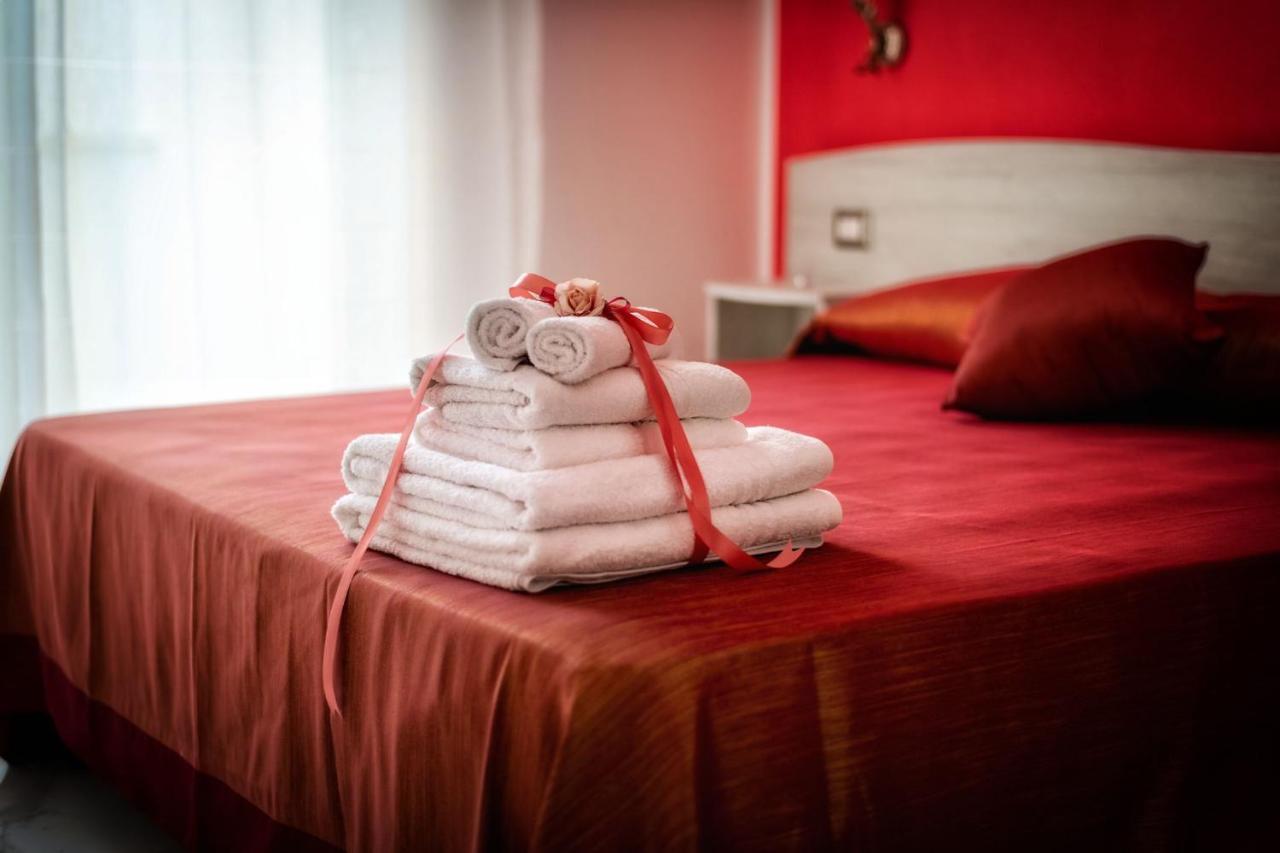 Bed and Breakfast Le Colonne Racale Exterior foto