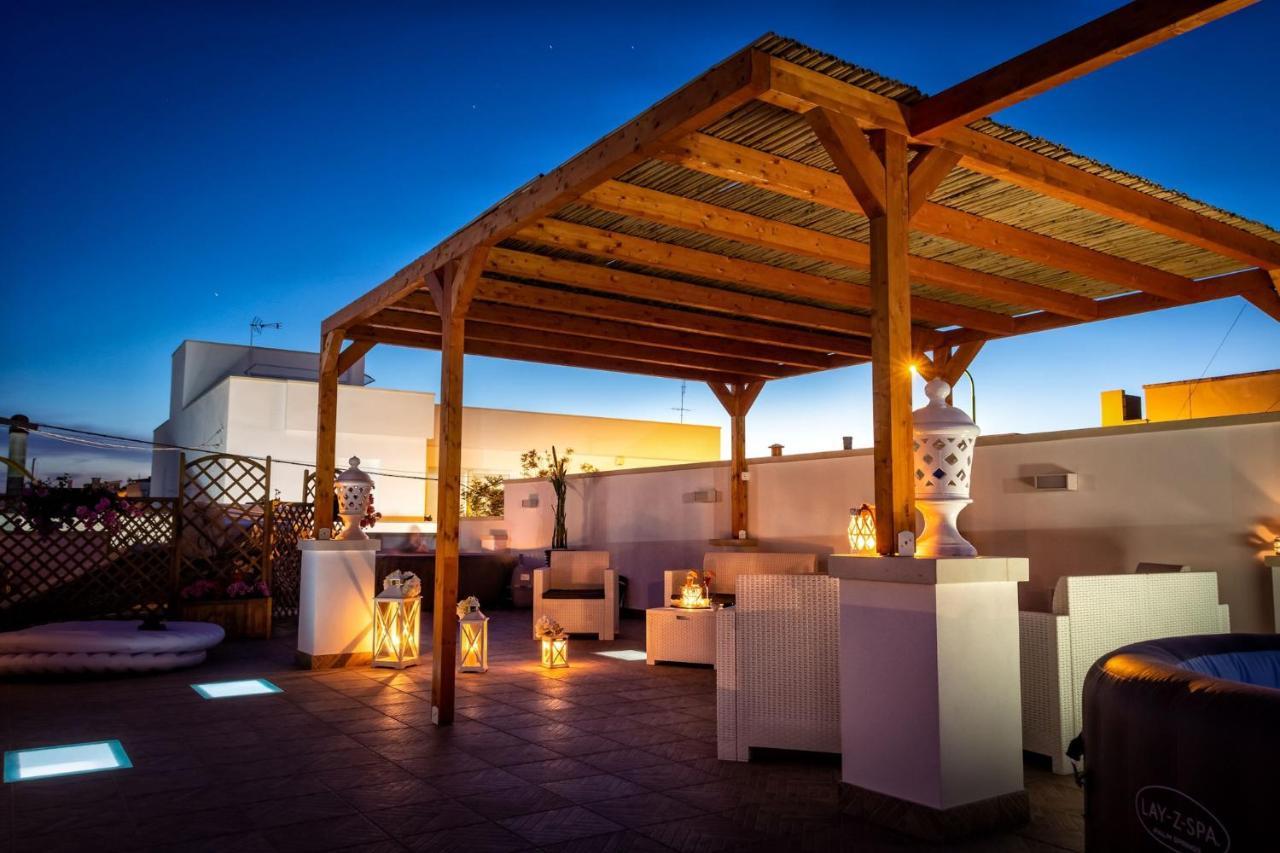 Bed and Breakfast Le Colonne Racale Exterior foto