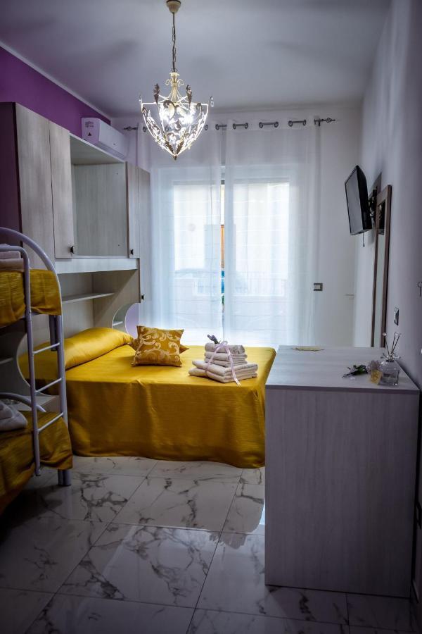 Bed and Breakfast Le Colonne Racale Exterior foto