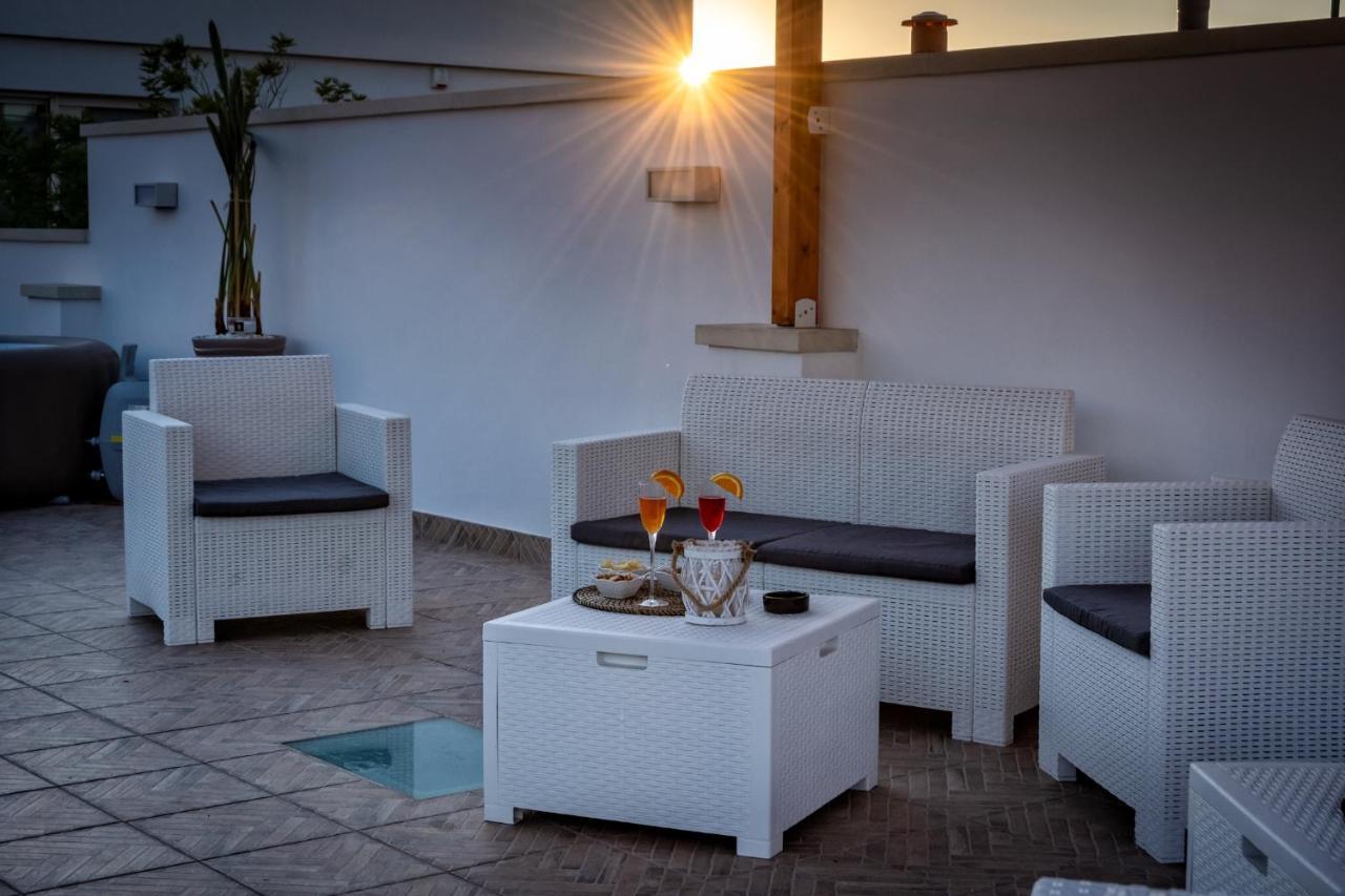 Bed and Breakfast Le Colonne Racale Exterior foto